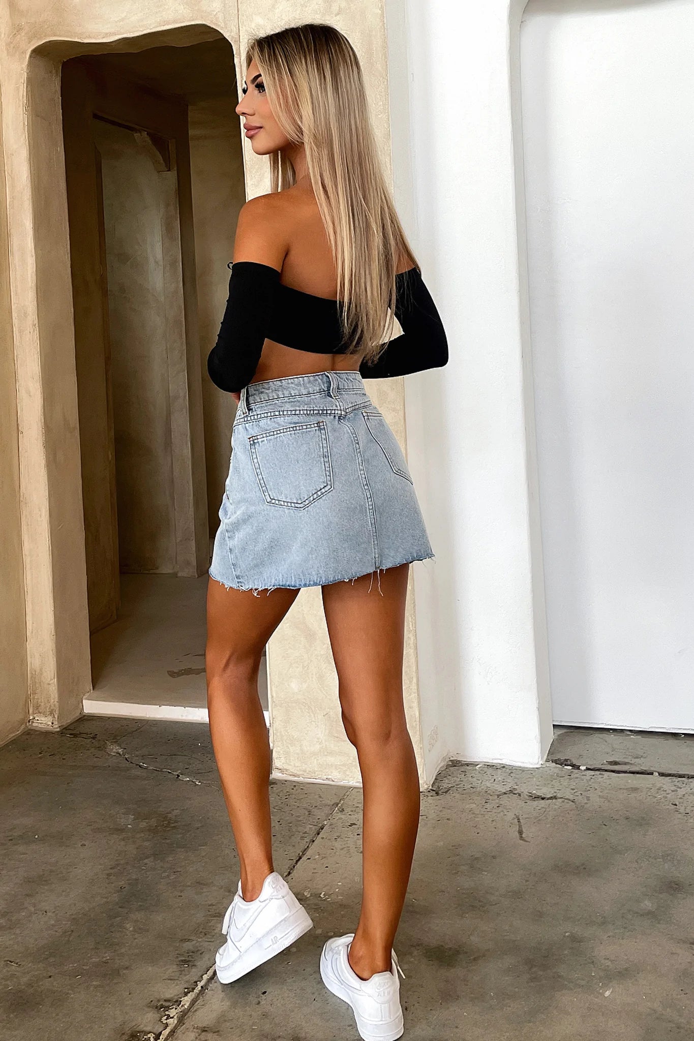 Victoria Off Shoulder Crop - Black