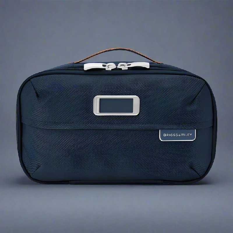 Detachable Travel Bag Shoulder Straps in Beige with Cushioned PadsBriggs & Riley Baseline Expandable Essentials Toiletry Kit- BL115X Detachable Travel Bag Shoulder Straps in Beige with Cushioned PadsBriggs & Riley Baseline Expandable Essentials Toiletry Kit- BL115X