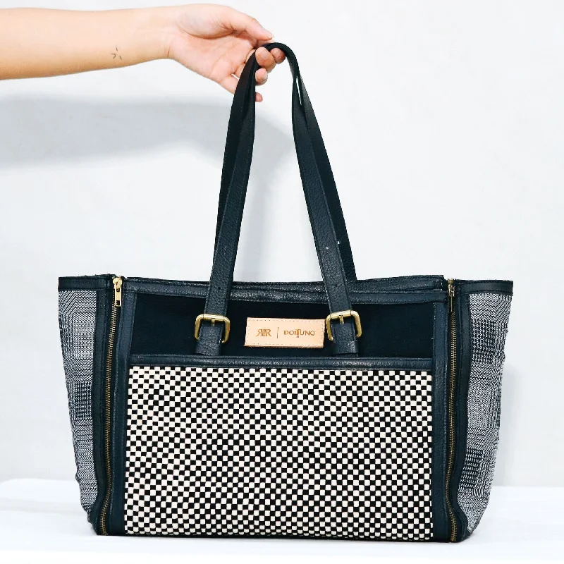 Small Vegan Leather Tote Bag in Blush Pink with Gold - Tone Hardware for a Feminine and Stylish Accessory[R2R x DoiTung] Two-Way Tote