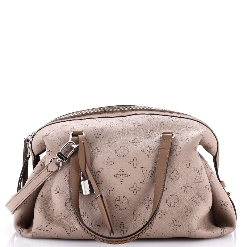 Shoulder Bag with Chain Strap in Silver for a Trendy AppearanceShoulder Bag with Chain Strap in Silver for a Trendy AppearanceAsteria Handbag Mahina Leather Shoulder Bag with Chain Strap in Silver for a Trendy AppearanceShoulder Bag with Chain Strap in Silver for a Trendy AppearanceAsteria Handbag Mahina Leather