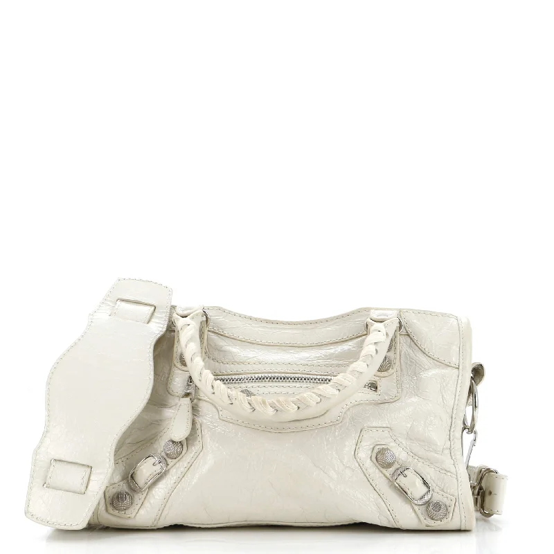 Quilted Shoulder Bag in Cream for a Classic and Elegant LookWomen's Waterproof Nylon Shoulder Bag in Green for HikingCity Giant Studs Bag Leather Mini Quilted Shoulder Bag in Cream for a Classic and Elegant LookWomen's Waterproof Nylon Shoulder Bag in Green for HikingCity Giant Studs Bag Leather Mini