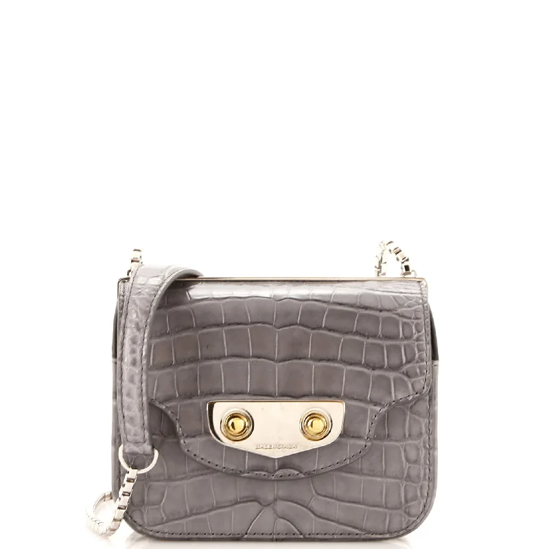 Women's Waterproof Nylon Shoulder Bag in Green for HikingWomen's Shoulder Bag with Faux Fur Strap in White for Winter StyleNeo Classic Chain Bag Crocodile Embossed Leather Mini Women's Waterproof Nylon Shoulder Bag in Green for HikingWomen's Shoulder Bag with Faux Fur Strap in White for Winter StyleNeo Classic Chain Bag Crocodile Embossed Leather Mini